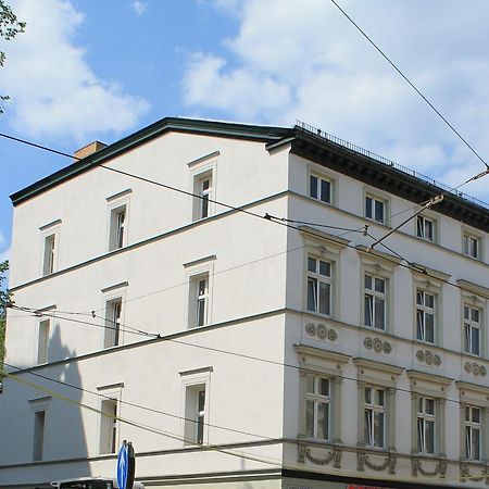 Bett-Point Am Rathaus Guest House Потсдам Екстериор снимка