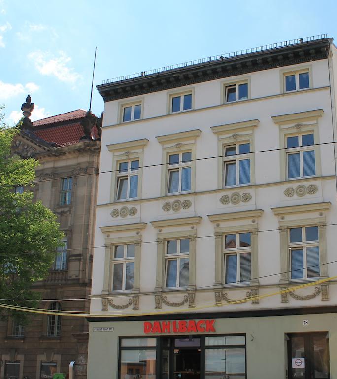 Bett-Point Am Rathaus Guest House Потсдам Екстериор снимка